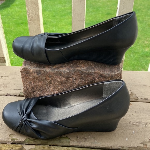 BONGO Shoes - Bongo Women’s Wedges - Black Size 9.5 Nice condition